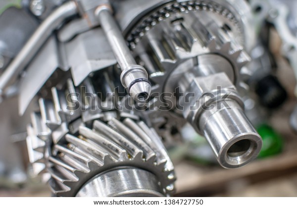 shiny transmission gears\
car engine