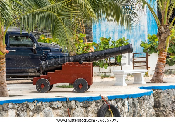 Ship cannon on\
the embankment of the city of Bayahibe, La Altagracia, Dominican\
Republic. Copy space for\
text
