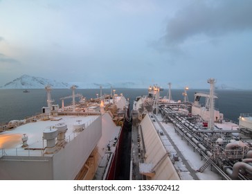 Ship to ship transfer operation