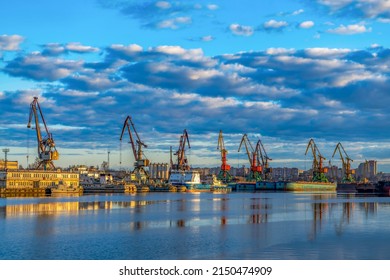 6,419 Ports And Harbours In Russia Images, Stock Photos & Vectors 