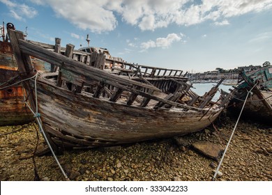 ships graveyard, old shipwreck in harbor of camaret, brittany, france - maritime heritage trail port