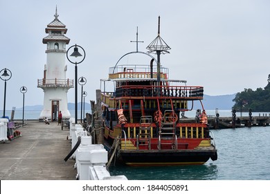 Ships and lighthouse in the port of Koh Chang. Trat, Koh Chang, Ban bang Bao, Thailand. 27.10.2020