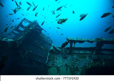 shipwreck-diving-on-sunken-ship-260nw-77