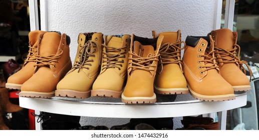 stores that sell winter boots