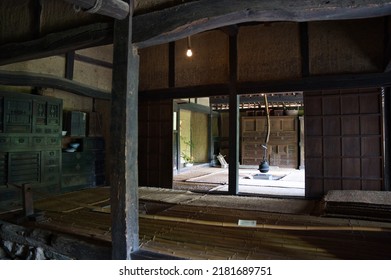 
初夏の古い古民家風景
Shoka no furui ko minka fūkei
Old folk house scenery in early summer