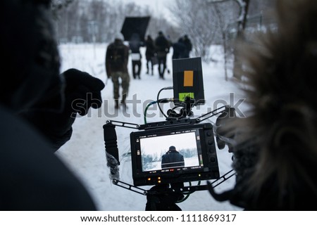 Shooting a feature film, backstage on the set in the street in the winter, the view from the camera. The work of the cameraman Stockfoto © 