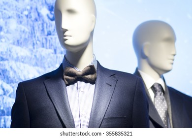 https://image.shutterstock.com/image-photo/shop-dummy-fashion-mannequin-department-260nw-355835321.jpg