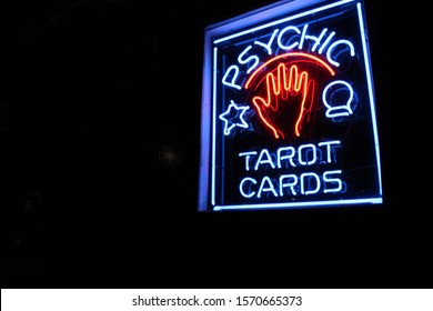 A Shop For Psychic Tarot Card Reading.