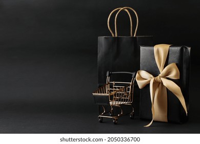 Shopaholic online shopping or black friday sale promotion background concept in black - Powered by Shutterstock