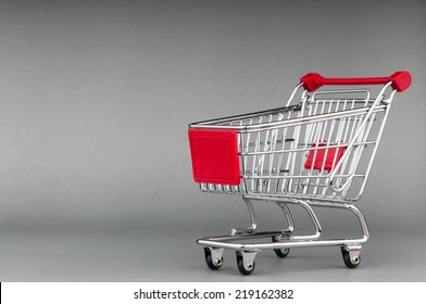 Shopping cart on seamless background - Powered by Shutterstock