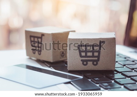 Shopping online. Credit card and cardboard box with a shopping cart logo on laptop keyboard. Shopping service on The online web. offers home delivery Stock foto © 