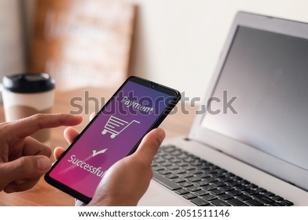 Shopping online, shopping through the applications online in an online store via the smartphone app.