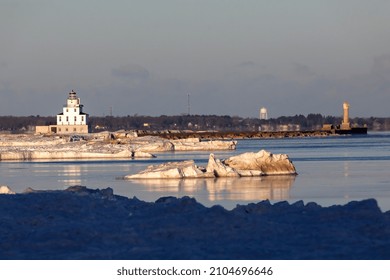 The Shoreline Of Lake Michigan In Wisconsin With Light House