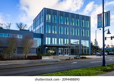 Shoreline, WA, USA - December 19, 2021l Shoreline City Hall Building In The Community North Of Seattle In King County On The Snohomish County Line With Entrance And Banner On Light Pole