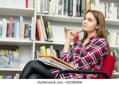 Shot Of An Attractive Young Female College Student Sitting With Her Books At The Library Looking Away Thoughtfully Copyspace Thinking Studying Learning Education Brainstorming Literature Campus