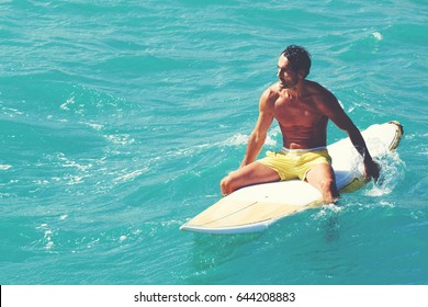 Gevaar longontsteking Identiteit Shot Handsome Young Man Enjoying Surf Stock Photo (Edit Now) 644208883