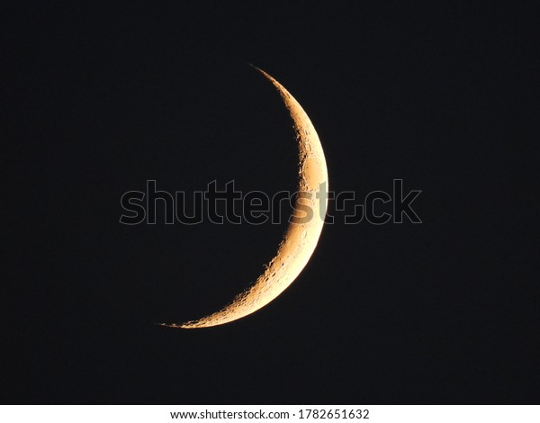 shot of the moon in\
one summer night 2020