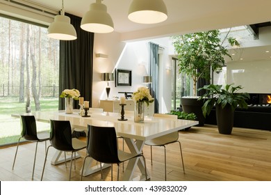 Shot Table Spacious Dining Room Stock Photo 439832029 | Shutterstock