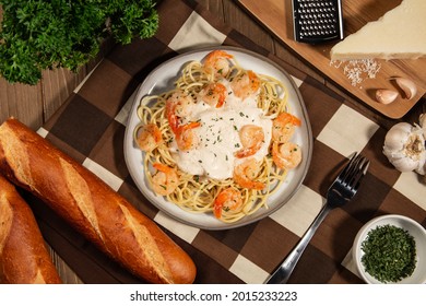 Shots Of Garlic Shrimp Alfredo Pasta