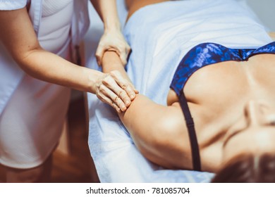 shoulder massage in the salon