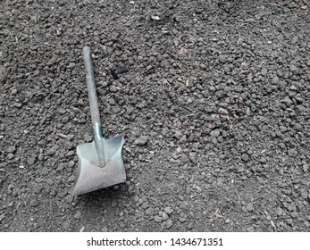 Shovel digging old soil Wooden handle on the soil ground Cracked dry to prepare trees.
