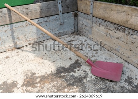 Shovel on the loading area