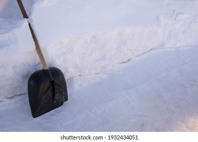 Shovel In The Snow. High Snowdrifts. Raking Away The Snow In The Garden. There Is A Lot Of Snow In The Garden In Winter.