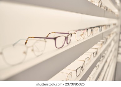 Showcase with a wide selection of eyeglass frames