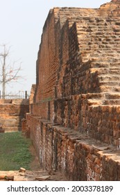 SHRAVASTI, INDIA - Mar 19, 2021: A Vertical Shot Of Ruins Of Shravasti, Located Near The West Rapti River In India During Daylight