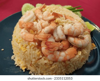 Shrimp fried rice, popular fried rice menu  Mellow taste, fragrant, delicious, fried rice with sweet shrimp, delicious, served together with cucumber, lime, chili, fish sauce, adding more intense flav