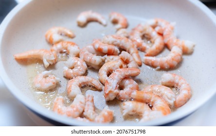 Shrimp Fried In A White Ceramic Pan