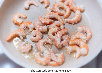 Shrimp Fried In A White Ceramic Pan