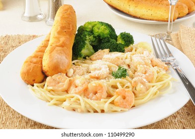 Shrimp Scampi With Broccoli And Bread Sticks