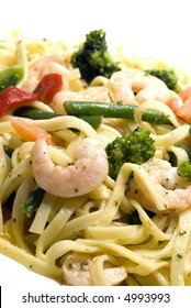 Shrimp Scampi Primavera With Linguine Broccoli Vegetables