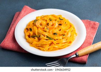 Shrimp And Spinach Tomato Cream Pasta