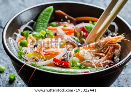 Shrimp and vegetables served with noodles