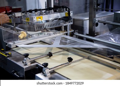 Shrink Film Wraping Machine In Food Industry