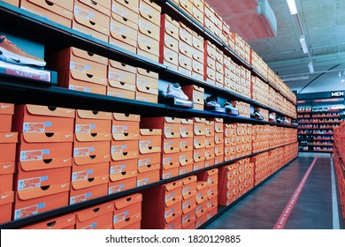 shoe warehouse nike