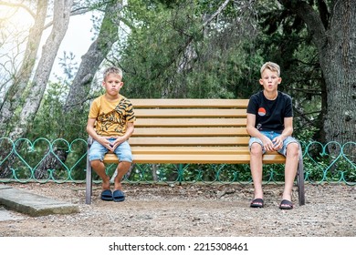 50,131 Siblings Sitting Images, Stock Photos & Vectors | Shutterstock