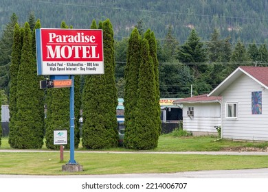 Sicamouse, BC, Canada-August 2022; View Of The Terrain With Red Signboard And Neon Letters Vacancy And Building Of A Motel Called Paradise Motel Advertising Features And Services Offered