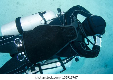 Side Mount Scuba Diver Swims Ocean Stock Photo 135918767 | Shutterstock