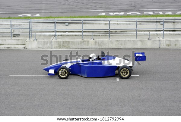 Side\
profile of a racing car. Conceptual image\
shot