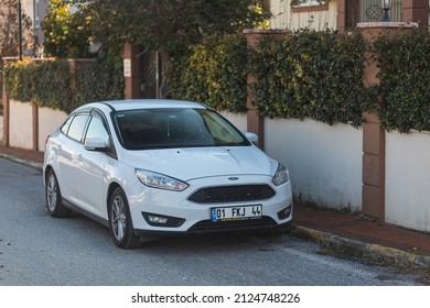 ford focus 2022 hatchback white