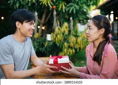 Side View Asian Couple Giving Valentine Stock Photo 1889214103 ...