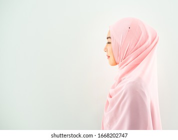 147 Lady wearing hijab side view Images, Stock Photos & Vectors ...