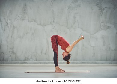 2,384 Standing forward bend Images, Stock Photos & Vectors | Shutterstock