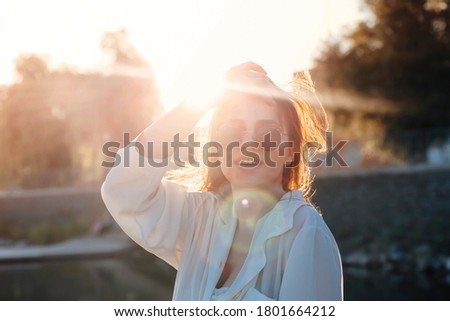 Similar – Foto Bild Junge blonde Frau mit Hut und Sonnenbrille genießt den Sonnenuntergang.