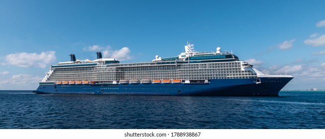 Side View Luxury Cruise Ship Sea Stock Photo 1788938867 | Shutterstock