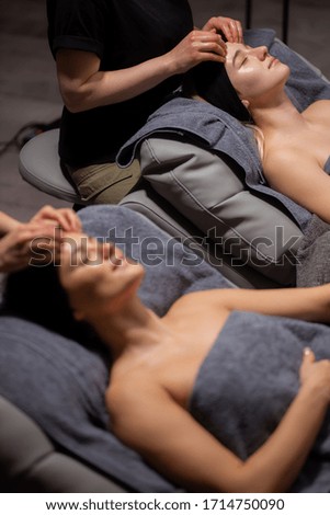 Similar – Foto Bild Frau erhält Kopfmassage im Spa-Wellnesszentrum.