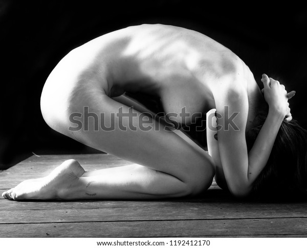600px x 486px - Foto stock de Side View Perfect Breast Asian Naked (editar ...